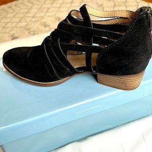 New Seychelles black suede ankle shoe/boot